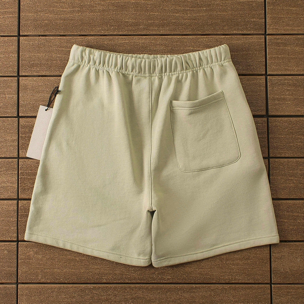 "essence" shorts pistachio