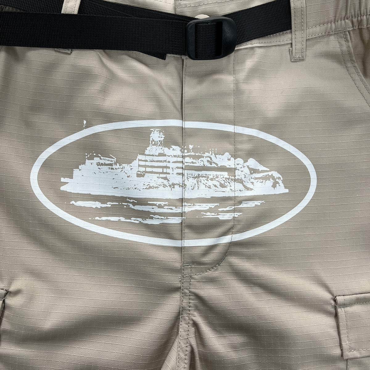 "alcatraz" cargo shorts beige
