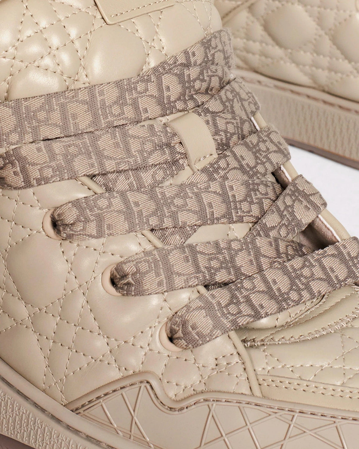 "B9" Sneaker